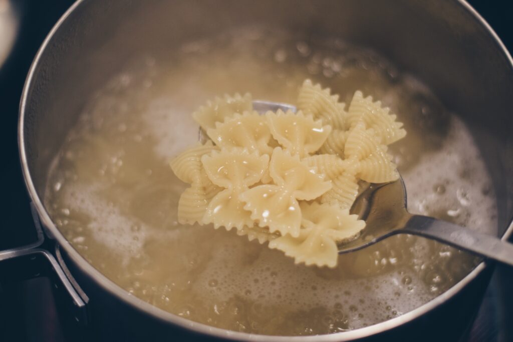 bow-tie-farfalle-pasta-cooking-in-a-pot-2022-08-01-04-20-48-utc-1024x683.jpg